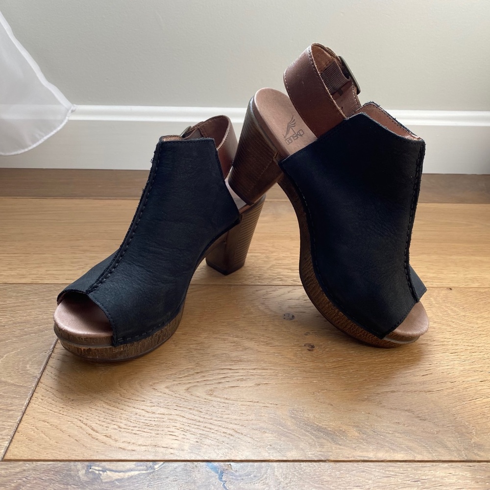 Dansko "Reggie" Slingback Sandal in Black Milled Nubuck Size 36